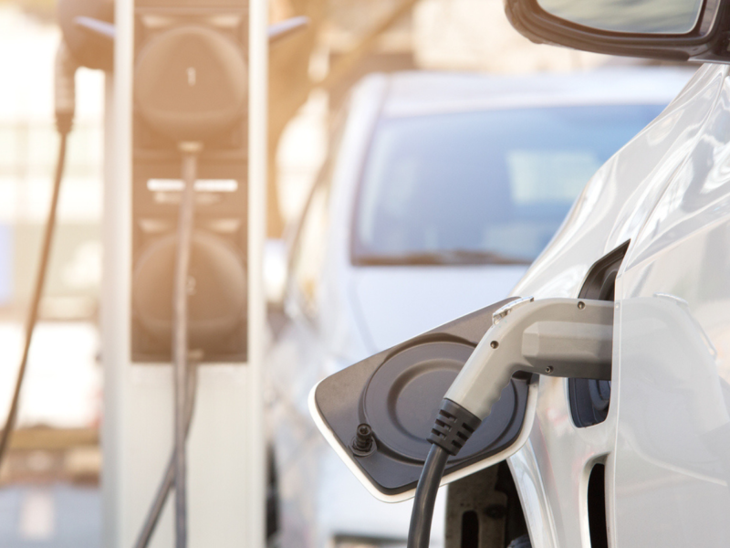 A zero emissions vehicle charging station. | Une station de recharge pour véhicules à zéro émission.